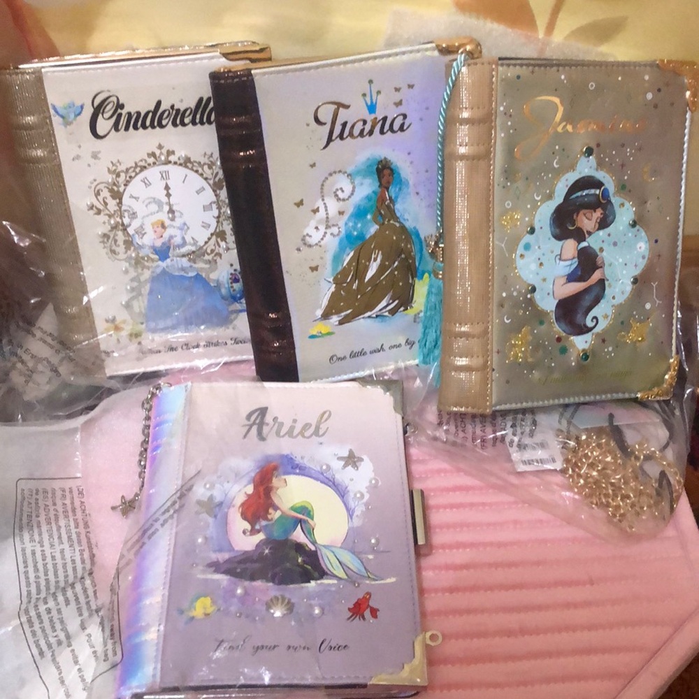 NWT- 4 PIECE BOOK BAG SET!💙🩷